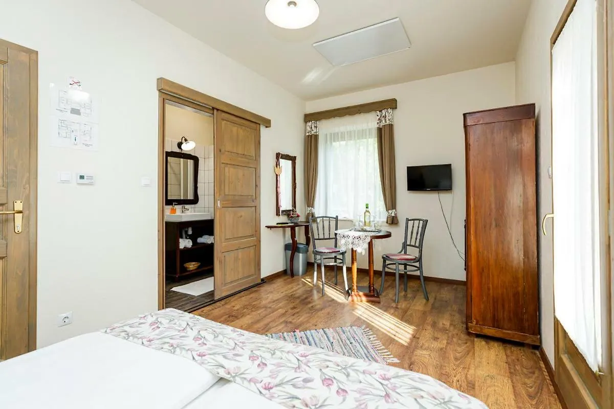 Tulipangarden Panzio Bed & Breakfast Eger