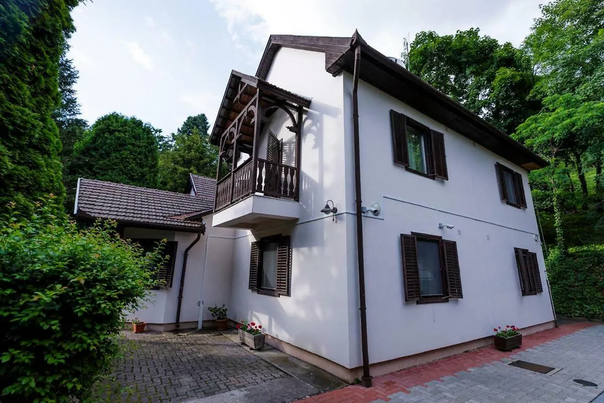 Tulipangarden Panzio Bed & Breakfast Eger