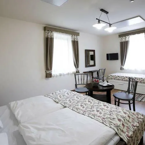 Tulipangarden Panzio Bed & Breakfast Eger