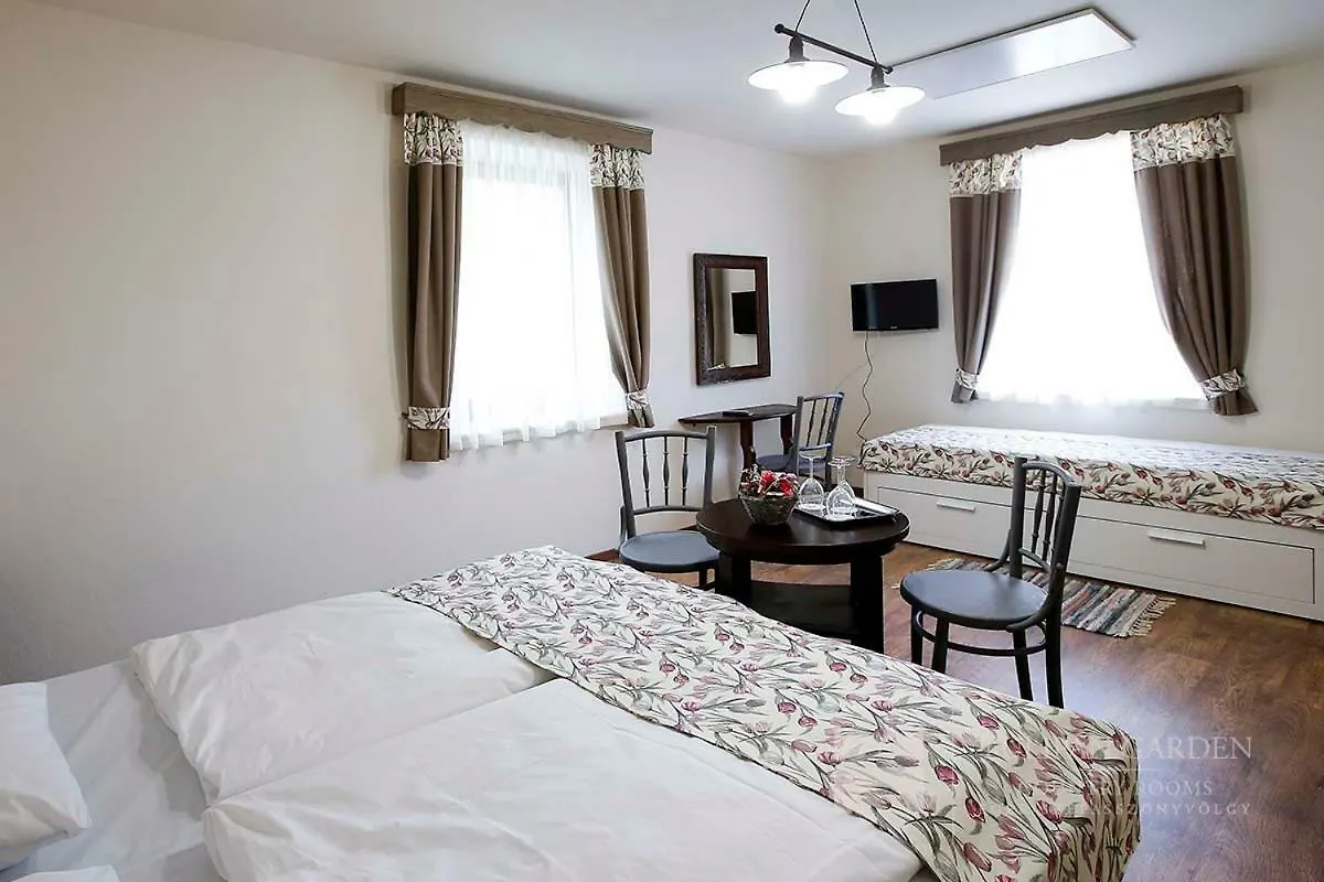 Tulipangarden Panzio Bed & Breakfast Eger